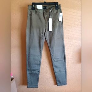 Celebrity Pink pants size 9/29 NWT, Jayden Skinny 5 pocket., Olive Color #B-0039